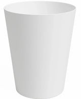 Der Porto-Übertopf Ø40 cm x H50 cm ist ein schlichter, weißer, zylindrischer Übertopf mit leicht ausgestellter Oberseite vor einem weißen Hintergrund.
