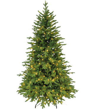 Der künstliche Weihnachtsbaum „Vinje“ 100 % PE – Smart LED ist ein grüner künstlicher Weihnachtsbaum mit PE-Nadeln und kleinen warmweißen Lichtern auf einem schwarzen Metallständer, der vor einem schlichten weißen Hintergrund eine echte Optik bietet.