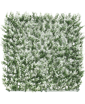 Die künstliche Buchsbaumhecke weiß 50x50 cm UV ist eine quadratische künstliche Buchsbaumplatte mit kleinen Blättern mit weißen Spitzen auf einem Kunststoffgitter, dargestellt auf einem weißen Hintergrund.