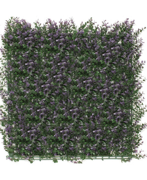 De Kunsthaag Buxus paars 50x50 cm UV is een vierkant paneel met dichte kunstgroene bladeren en trosjes kleine paarse bloemen, waardoor een weelderige decoratieve bladermat ontstaat.
