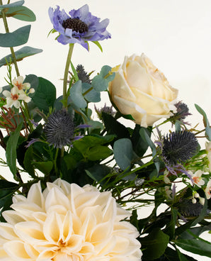 Kunstblumensträuße  Petal Poetry
