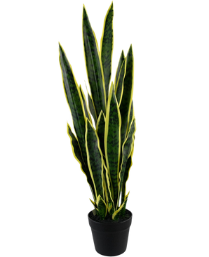 De Kunstplant Sansevieria Laurentii 92 cm in sierpot heeft hoge, opstaande groene bladeren met gele randen, tegen een effen witte achtergrond.