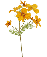 De Kunstbloem Cosmos 74 cm oranje heeft meerdere levendige oranje bloemen en delicate groene bladeren, die een levendige kunstbloemen flair toevoegen aan elke ruimte - perfect voor bloemen in huis decoratie, vooral tegen een witte achtergrond.